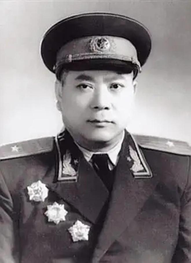 打穿毛主席抱着他喂水：喝了会舒服些的开元棋牌app1935年游好扬喉咙被(图7)