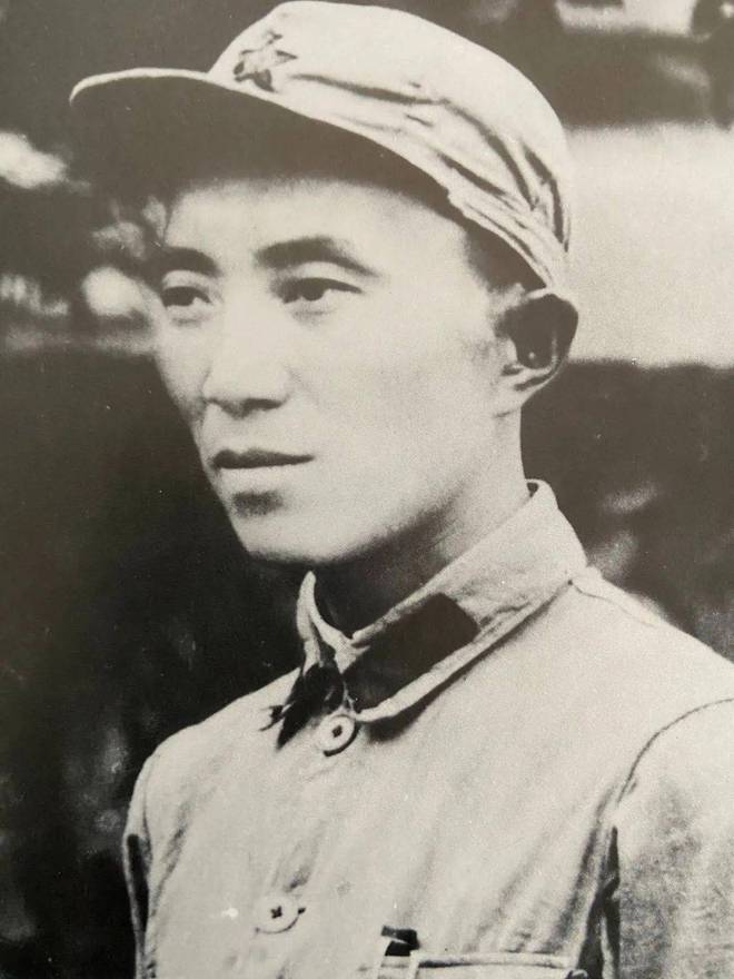 打穿毛主席抱着他喂水：喝了会舒服些的开元棋牌app1935年游好扬喉咙被(图11)