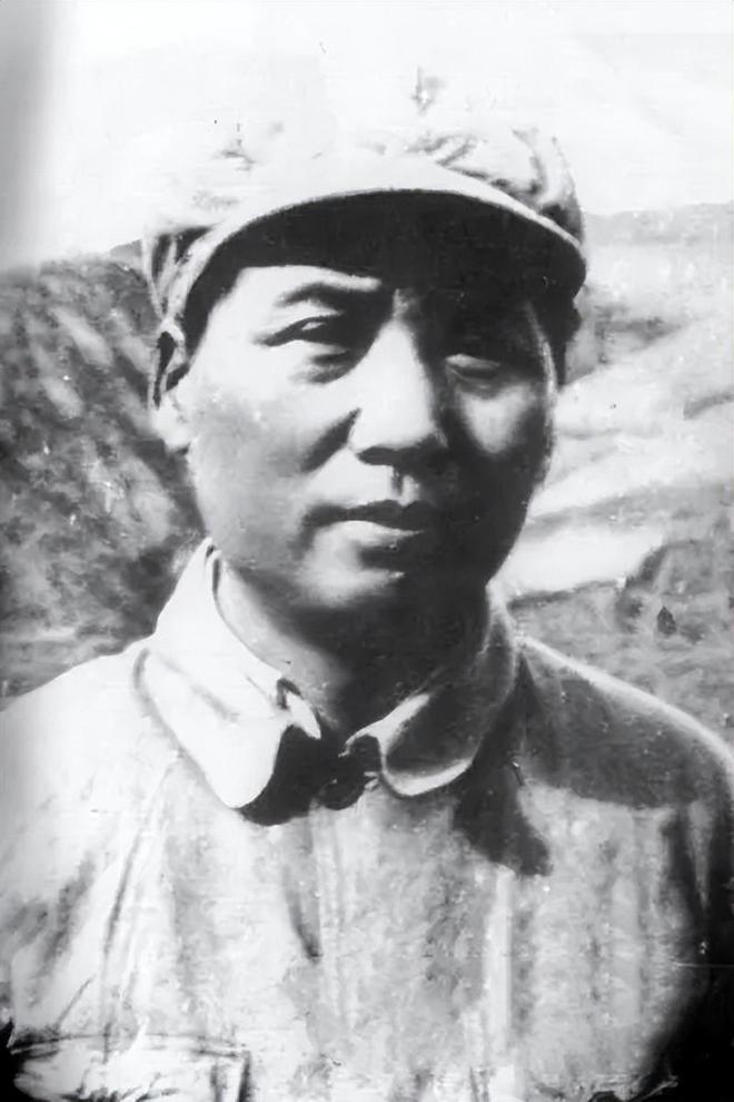 打穿毛主席抱着他喂水：喝了会舒服些的开元棋牌app1935年游好扬喉咙被(图13)